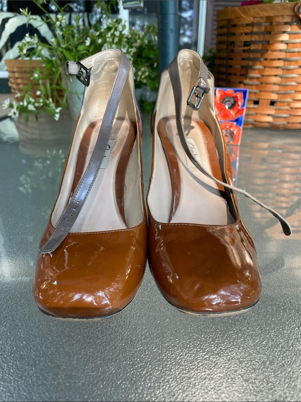 Clarks three toned shoes with straps size 7 1/2
